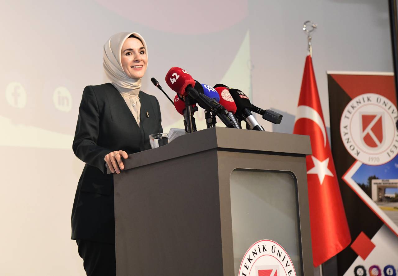 konya-teknik-universitesinde-20252026-akademik-yili-bakan-goktasin-katilimiyla-acildi-03.jpg