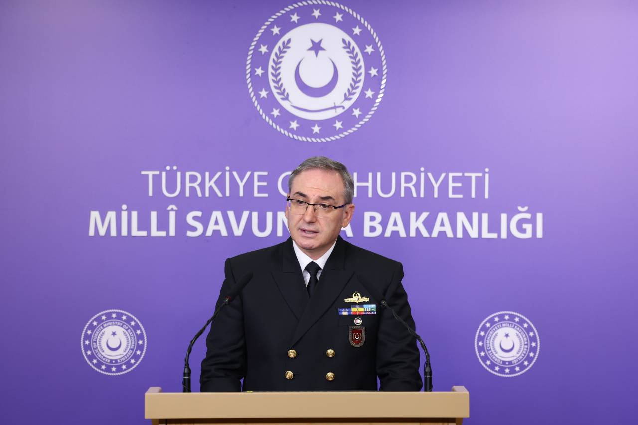 milli-savunma-bakanligi-basin-halkla-iliskiler-musaviri-ve-bakanlik-sozcusu-tugamiral-zeki-akturk-2.jpg