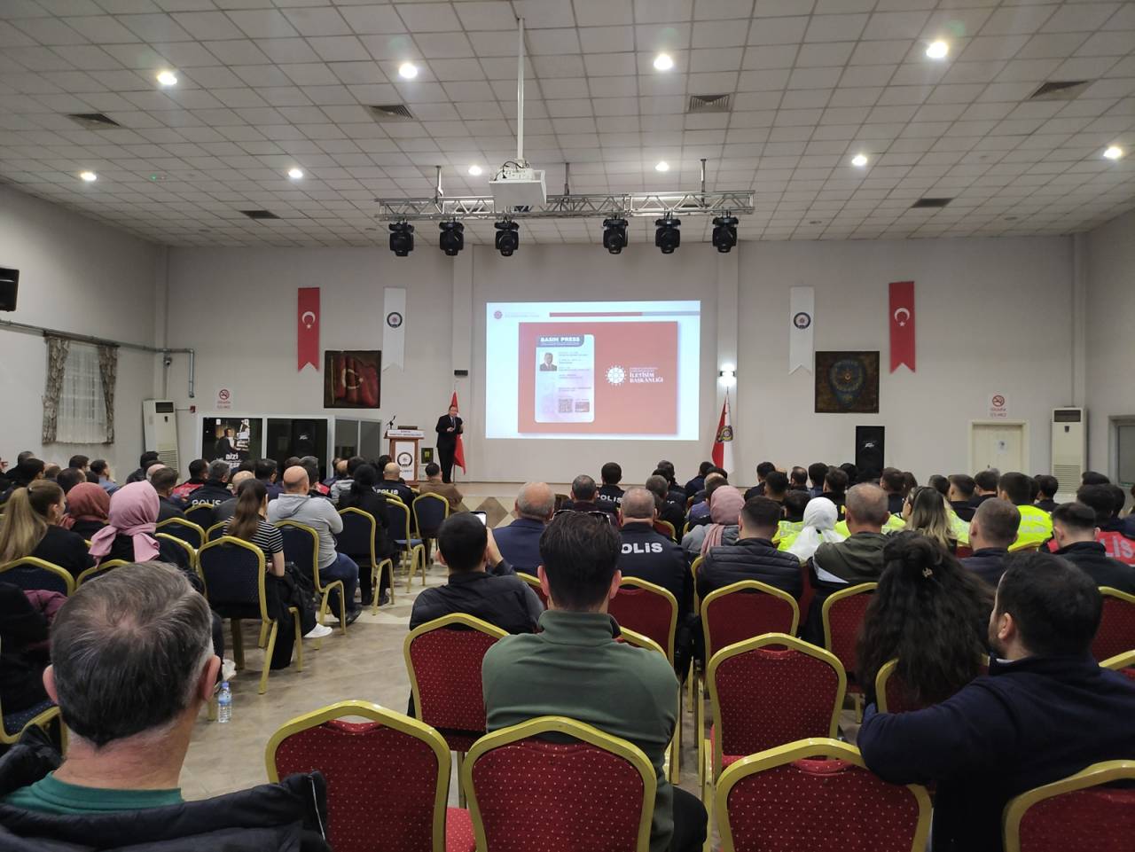 konyada-emniyet-mensuplari-basin-karti-hakkinda-bilgilendirildi.jpg