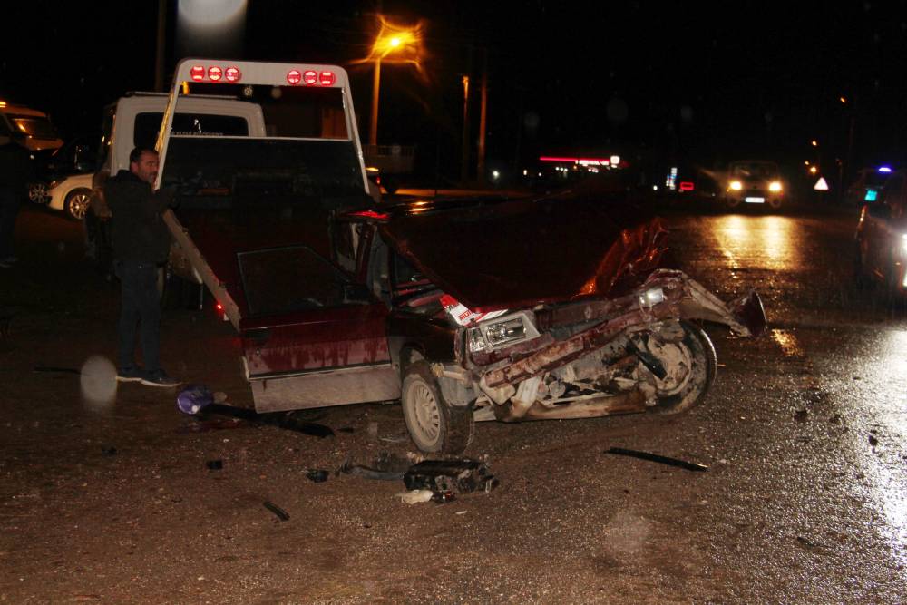 3 aracın karıştığı zincirleme kazada 9 kişi yaralandı