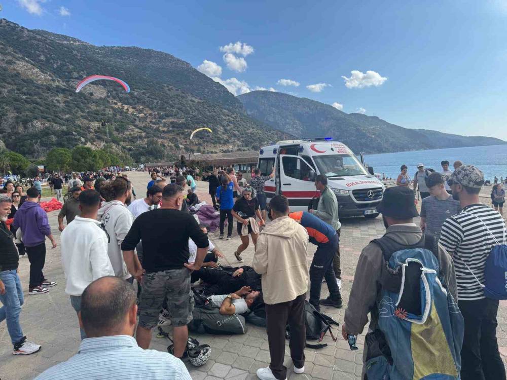 Yamaç paraşütleri havada çarpıştı: 3 kişi yaralandı