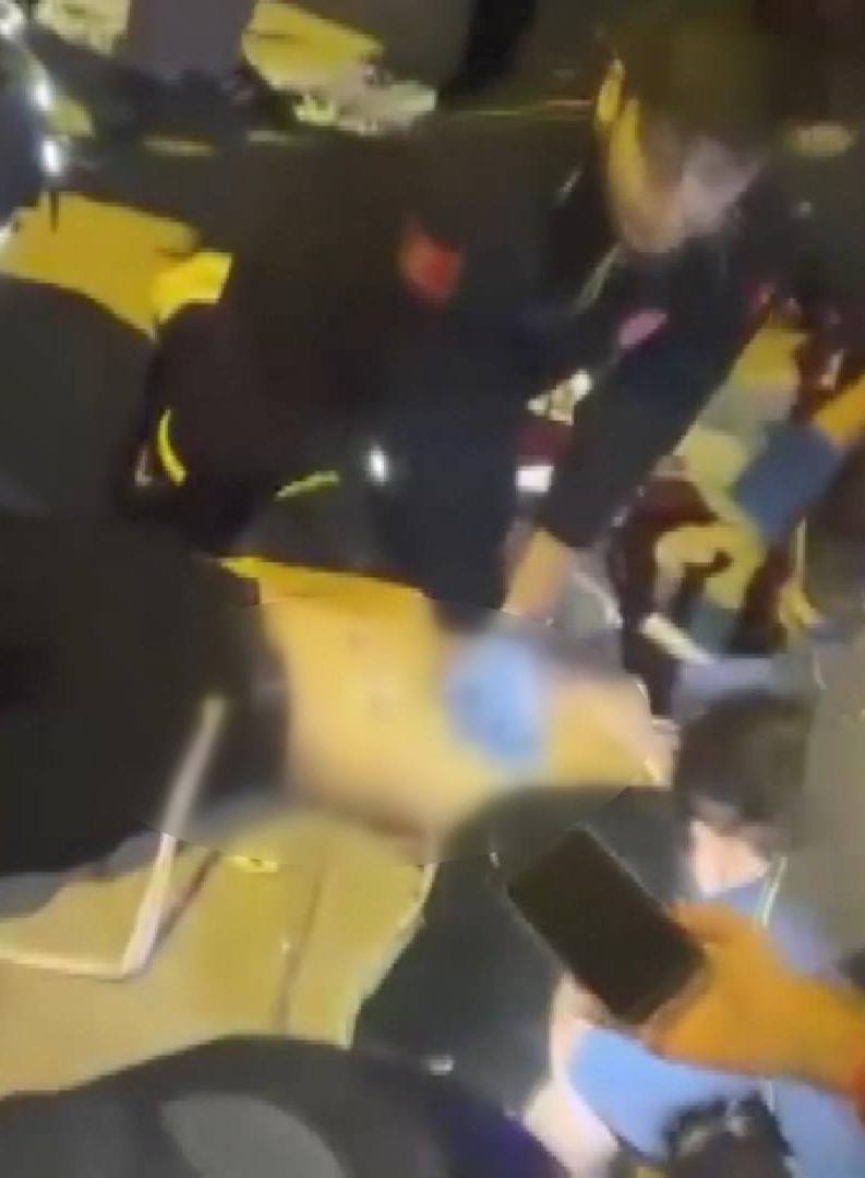 D-100'de motosiklet bariyerlere çarptı: 1 ölü 1 yaralı