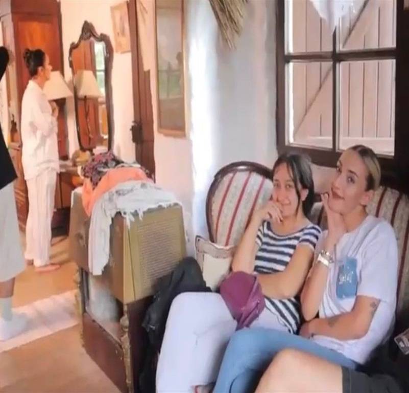 Şarkıcı Güllü'nün kızı ve arkadaşının avukatından suç duyurusu