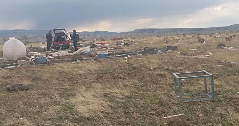 Fırtına nedeniyle konteyner devrildi: 1 ölü, 3 yaralı