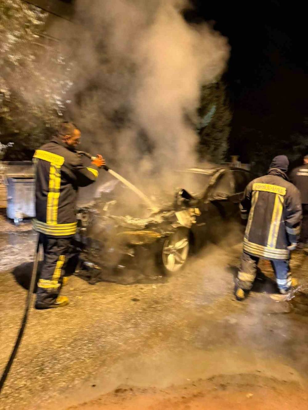 Konya'da seyir halindeki otomobil alev aldı