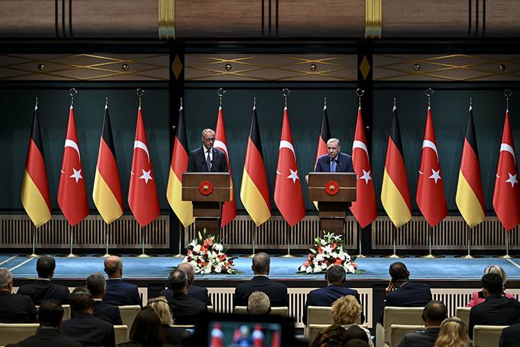 cumhurbaskani-erdogan-almanya-basbakani-friedrich-merz-ile-gorustu-6.jpg