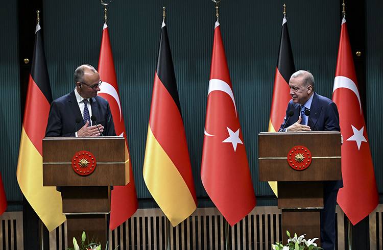 cumhurbaskani-erdogan-almanya-basbakani-friedrich-merz-ile-gorustu-7.jpg