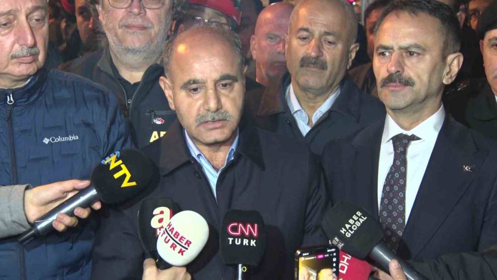 Gebze’de çöken binada annenin de cansız bedenine ulaşıldı: 5 kişilik aileden 1’i sağ kurtarıldı