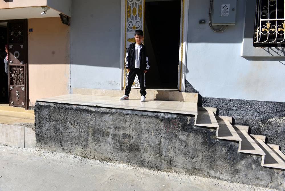 Kovaladığı çocuğu ayak bileğinden tutup yere fırlatan şüpheli tutuklandı