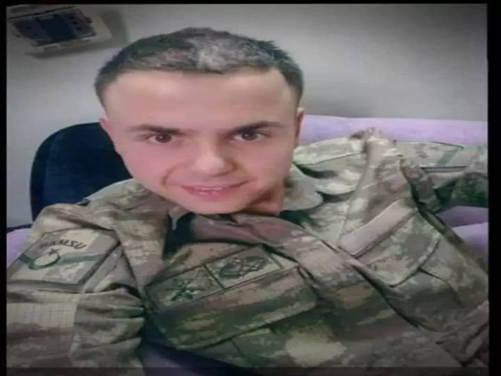 Şehadet haberini duyunca 'Vatan sağ olsun' diyen şehit babası, toprağa verildi