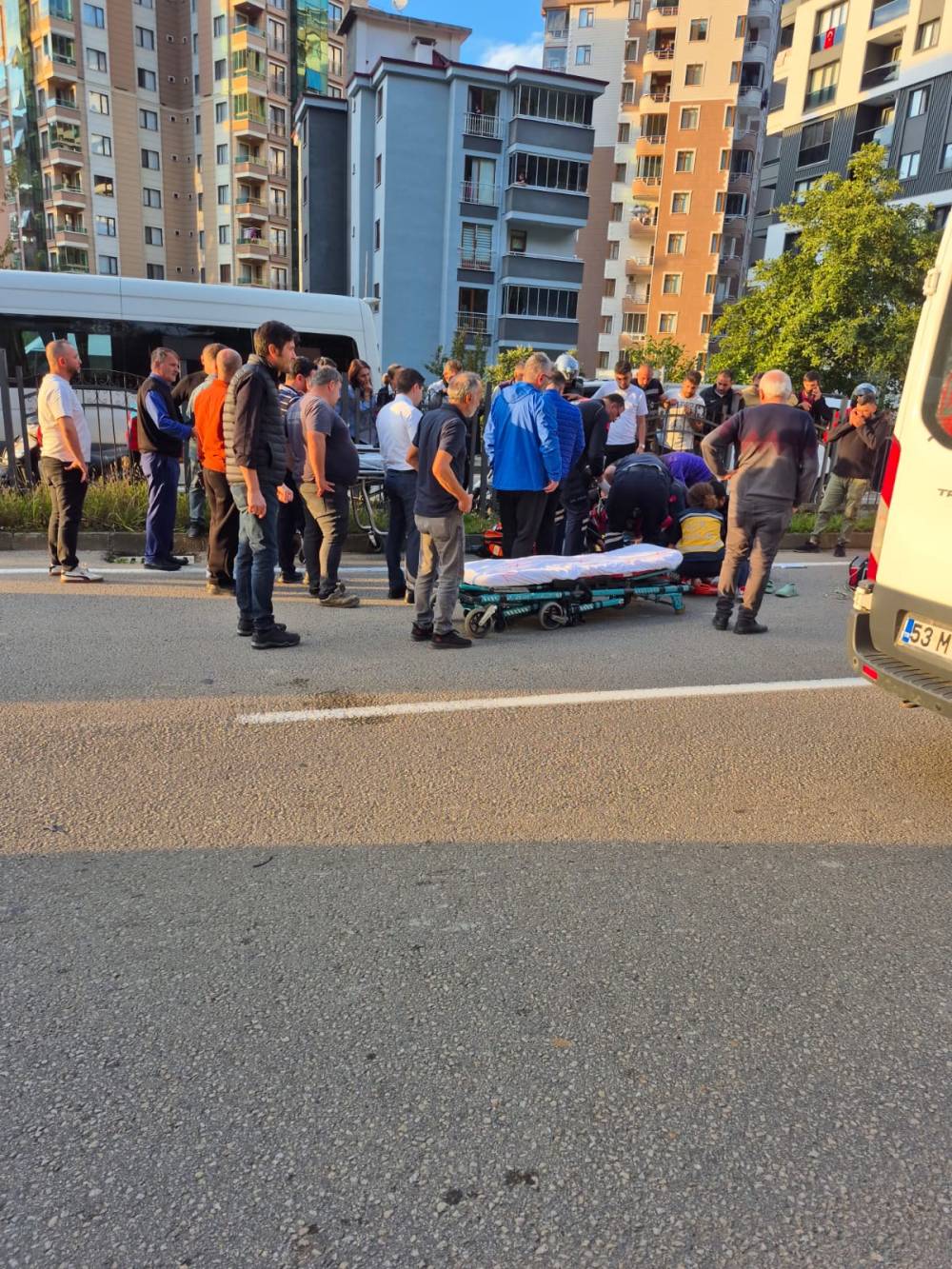 Kamyonetin yaya geçidinde çarptığı sağlık personeli kurtarılamadı