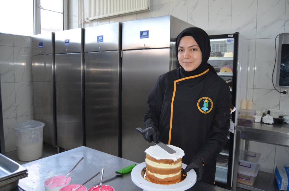 Yemek firması gibi okul; 9 ayda 40 milyon lira ciro yaptılar