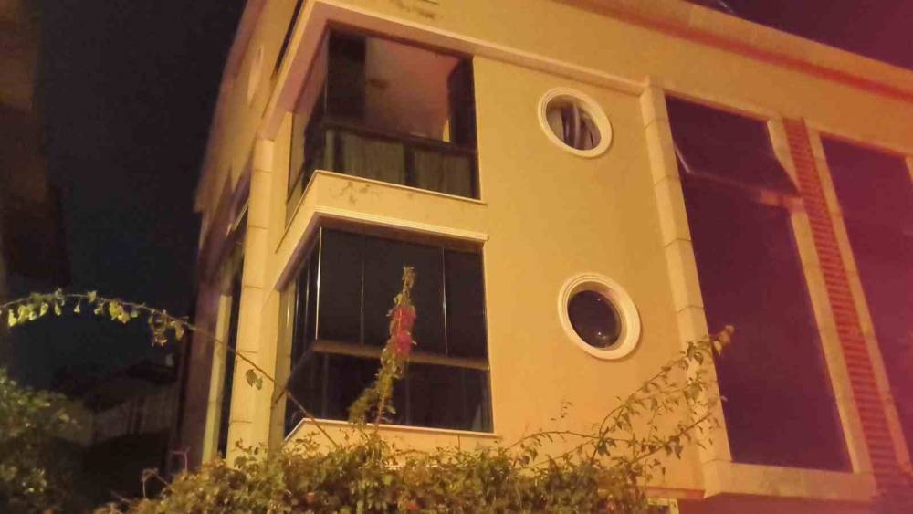 Evde yakılan mumlar yangına sebep oldu!