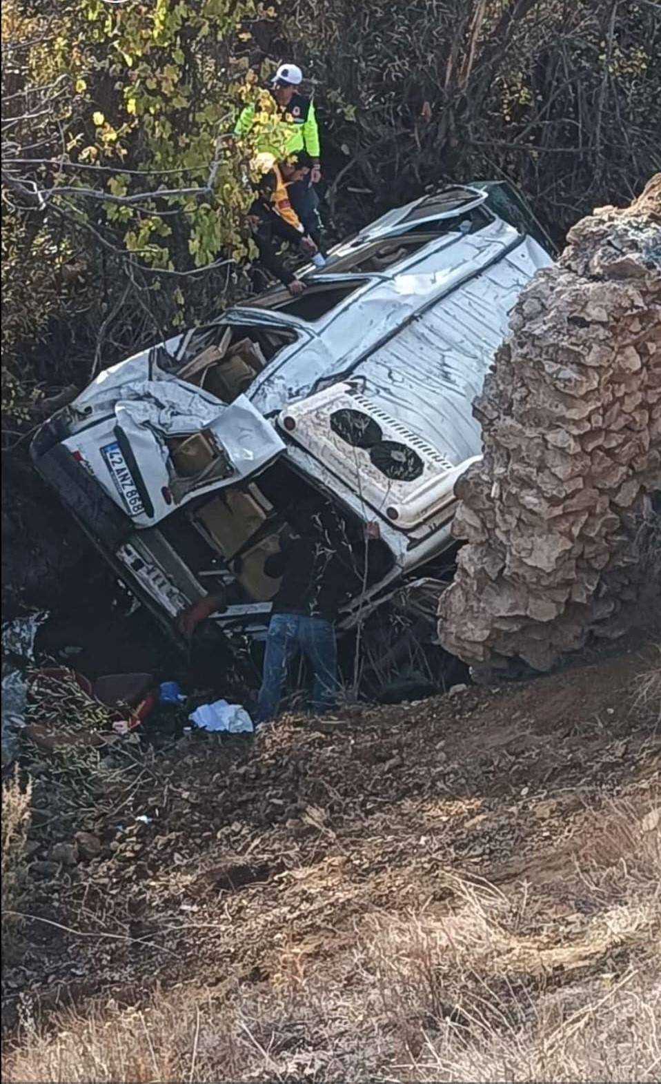 Konya'da öğrenci servisi uçuruma yuvarlandı! Çok sayıda yarlaı var