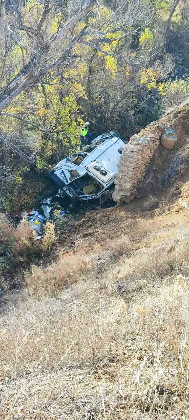 Konya'da öğrenci servisi uçuruma yuvarlandı! Çok sayıda yarlaı var