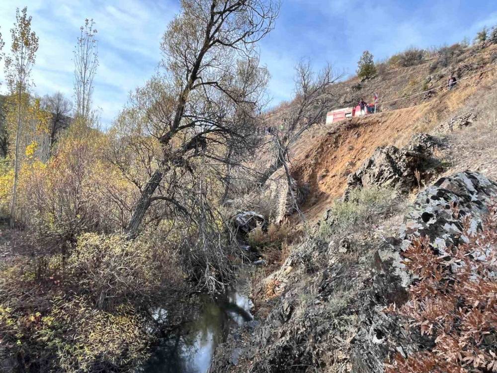 Konya'da öğrenci servisi uçuruma yuvarlandı! Çok sayıda yarlaı var