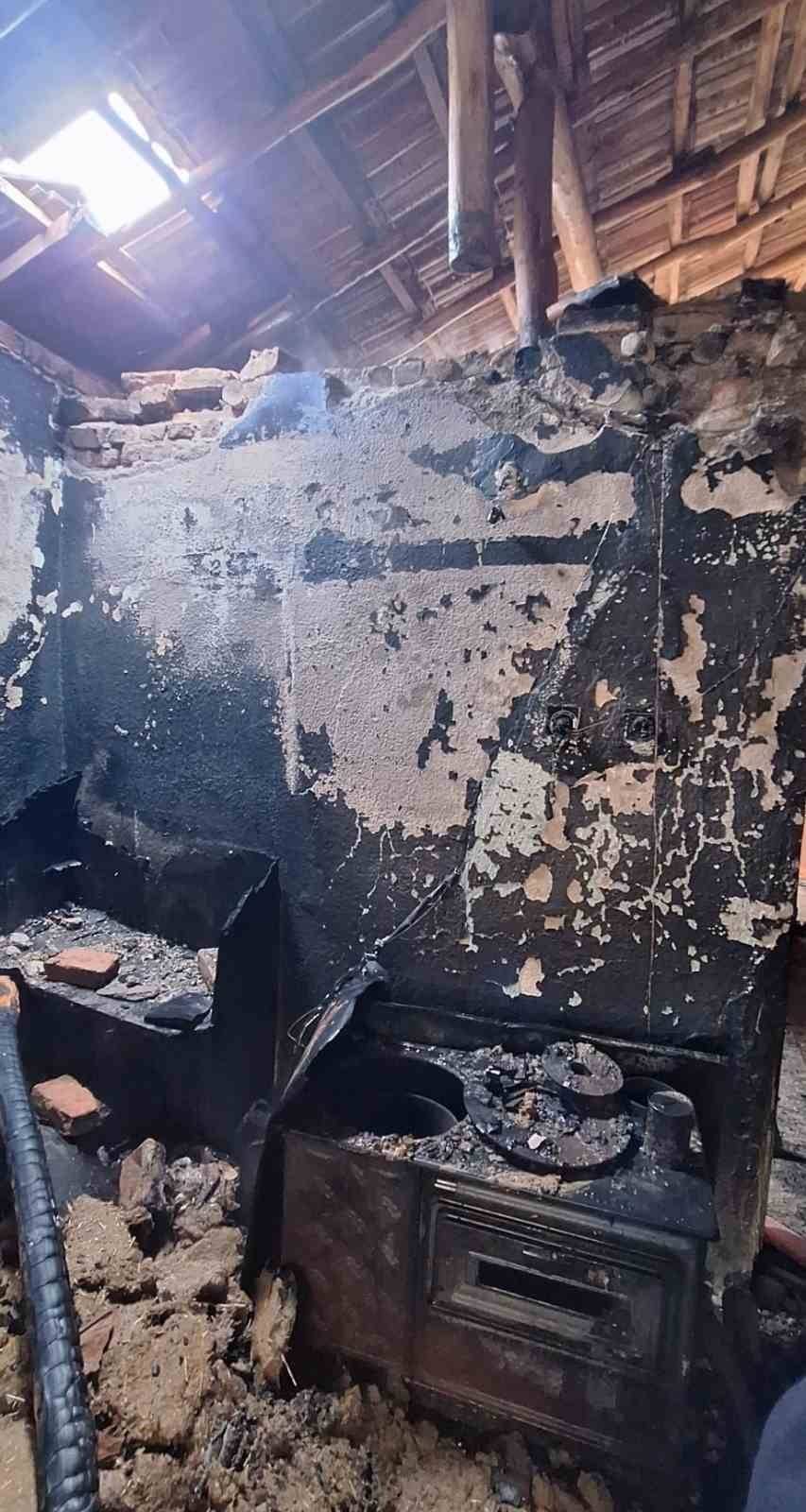 Konya'da yangın... Müstakil ev kullanılamaz hale geldi