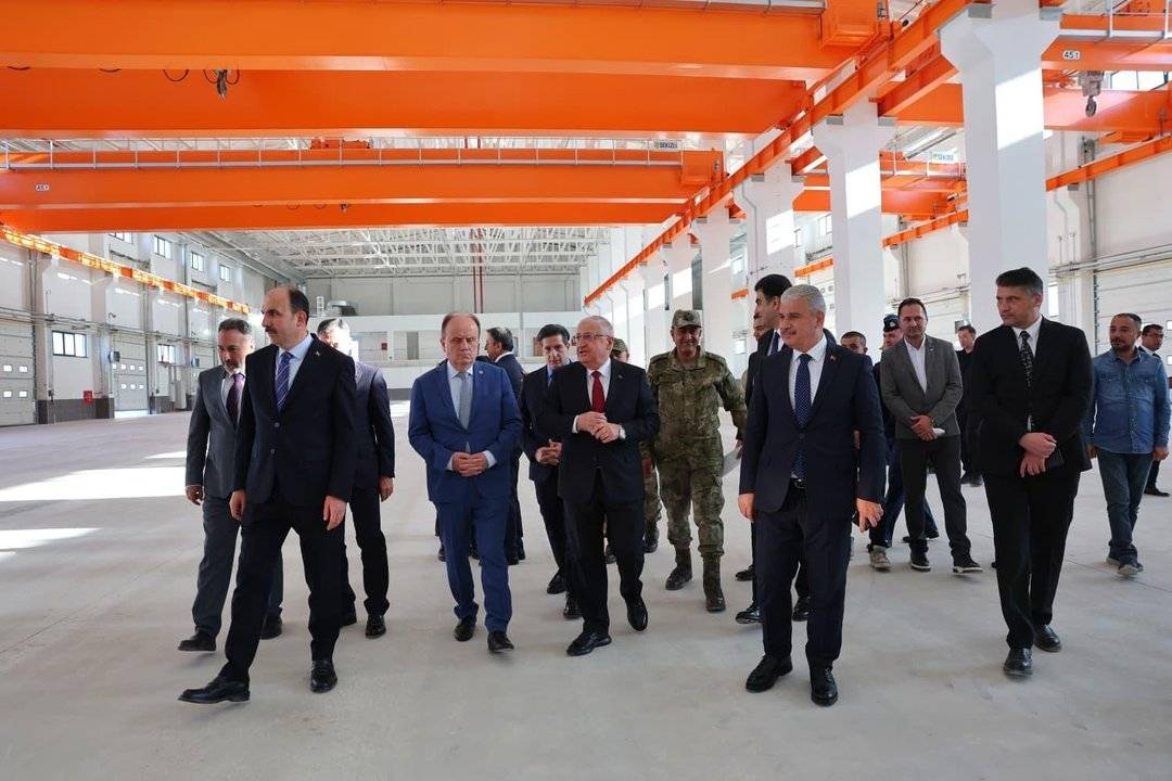 milli-savunma-bakani-guler-konyada-incelemelerde-bulundu-2.jpeg