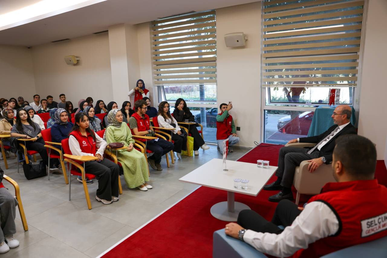 selcuklu-genclik-merkezine-ziyaret-1.jpg