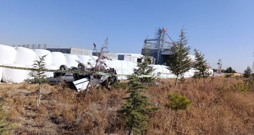 Konya'da takla atan otomobilin sürücüsü öldü, arkadaşı ağır yaralandı