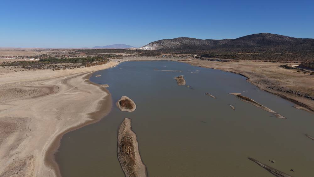 Konya'daki barajda sular çekildi, tarihi köprü ortaya çıktı