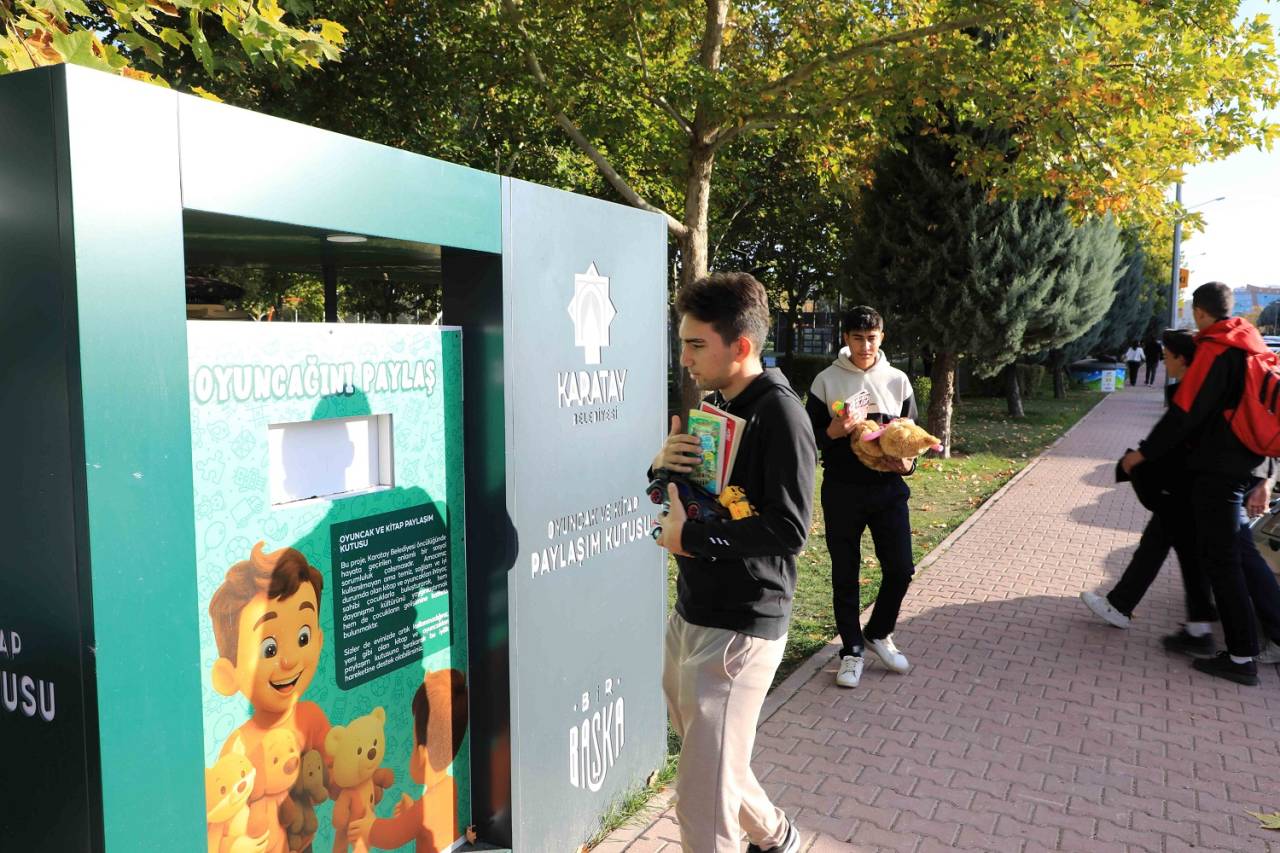 konya-oyuncak-ve-kitap-paylasim-kumbarasi-2.jpg
