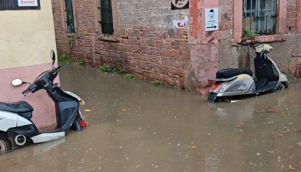 Sağanak! Metrekareye 55 kilogram yağış düştü