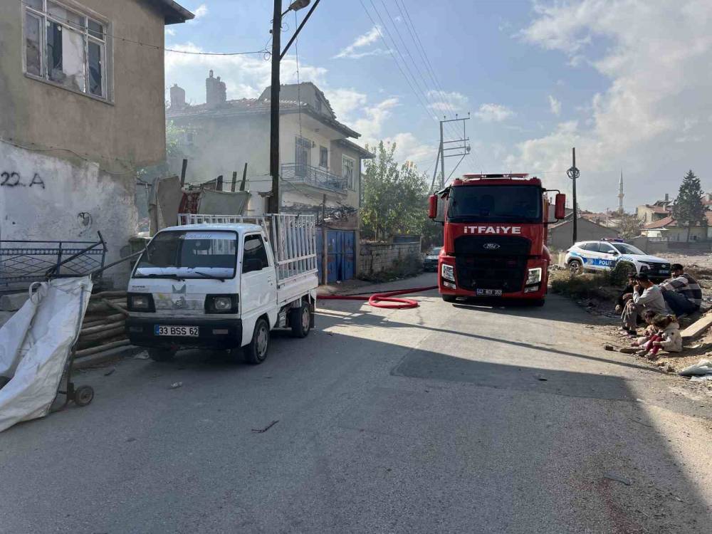 Konya merkezde ev yangını!