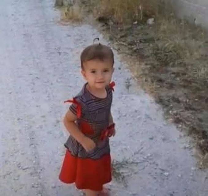 2 yaşındaki kız, babasının kullandığı traktörün altında can verdi