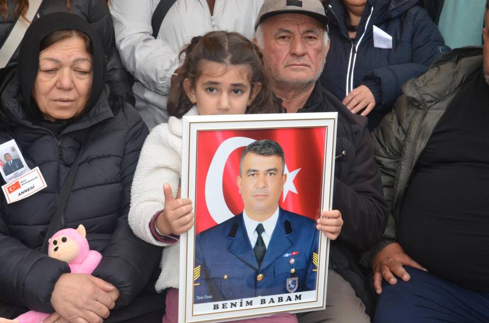 Şehit astsubayın eşinden oğluna: Başını dik tut, senin baban kahraman
