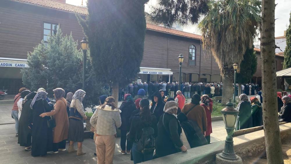 Çöp kamyonunun çarptığı kadın toprağa verildi; şoför serbest