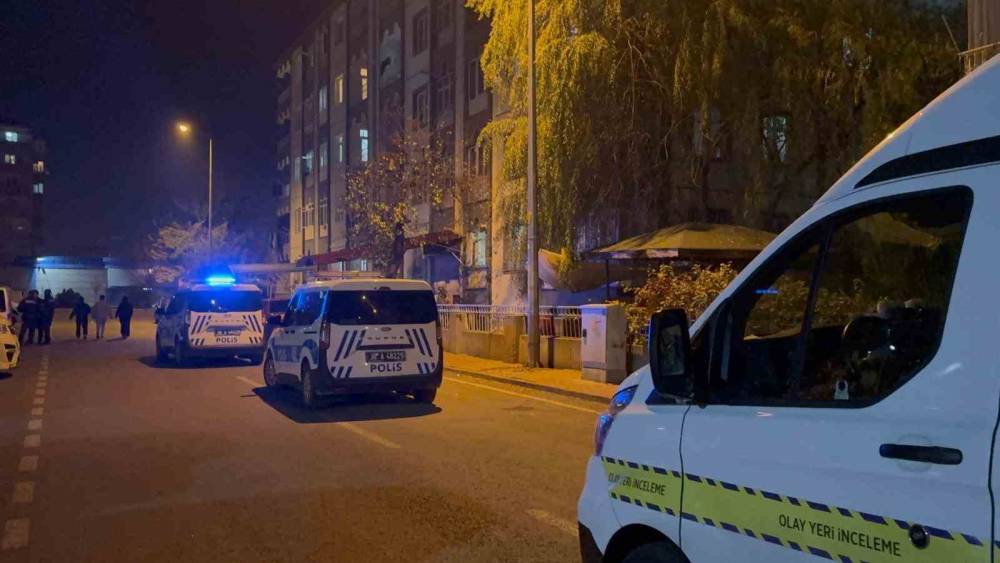 Ablasının acısına dayanamadı, aynı yerden atladı