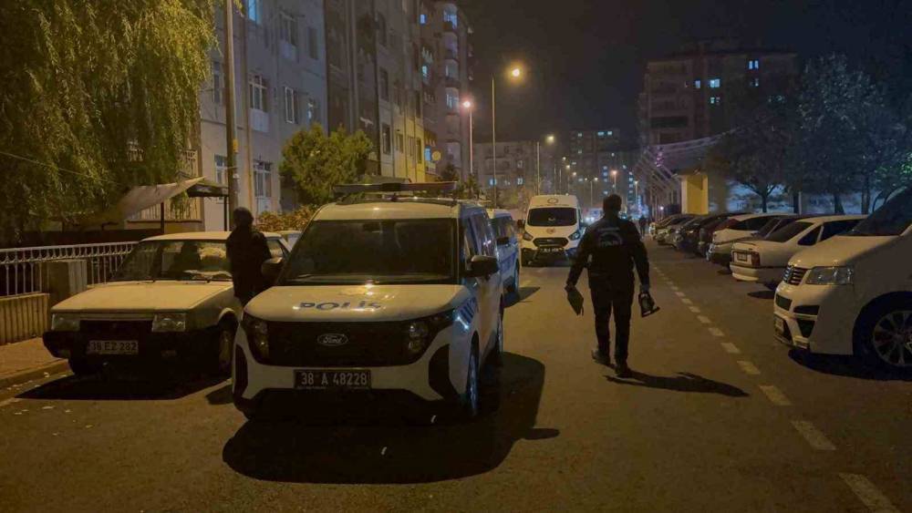 Ablasının acısına dayanamadı, aynı yerden atladı