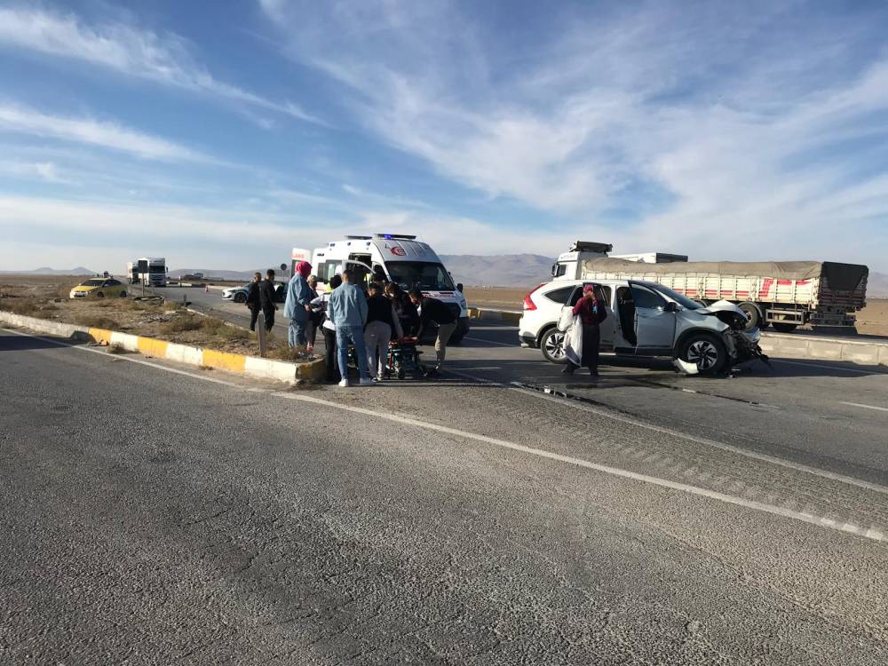 Konya'da feci kaza! 3'ü çocuk 7 yaralı