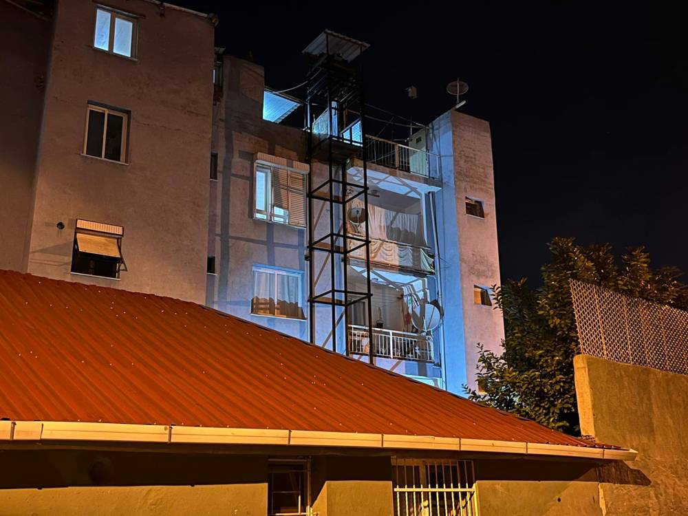 Kardeşi için yaptırdığı engelli asansöründen düşerek öldü