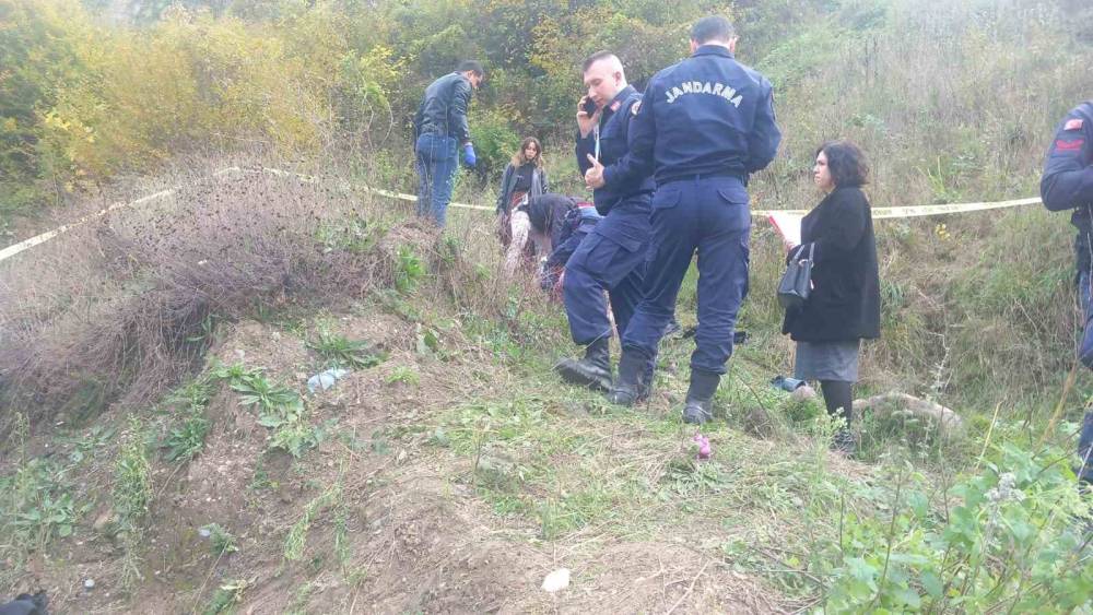 Otomobil, uçuruma devrildi: 1 ölü, 3 yaralı