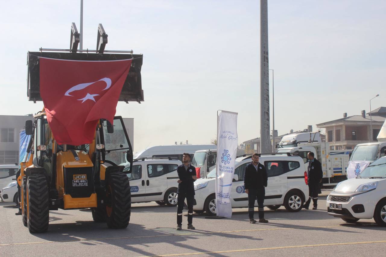 selcuklu-belediyesi-tarafindan-konyaya-2023-2025-yillari-arasinda-filoya-kazandirilan-hizmet-araclari-tanitildi-5.jpeg
