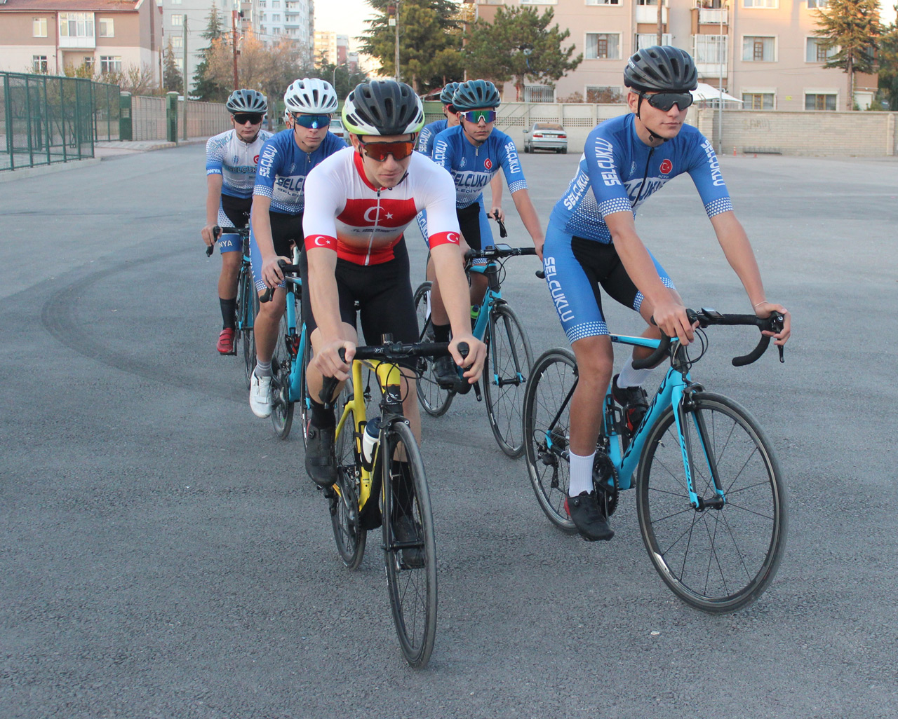 selcuklu-belediyespor-bisiklet-takimi-3.jpg