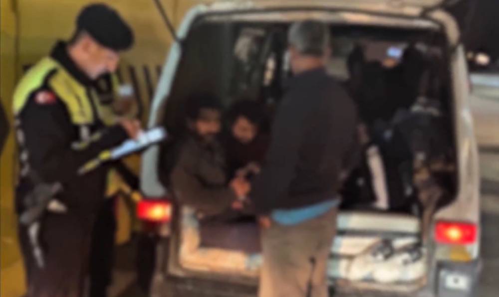 Ülke genelinde 687 düzensiz göçmen ile 29 organizatör yakalandı