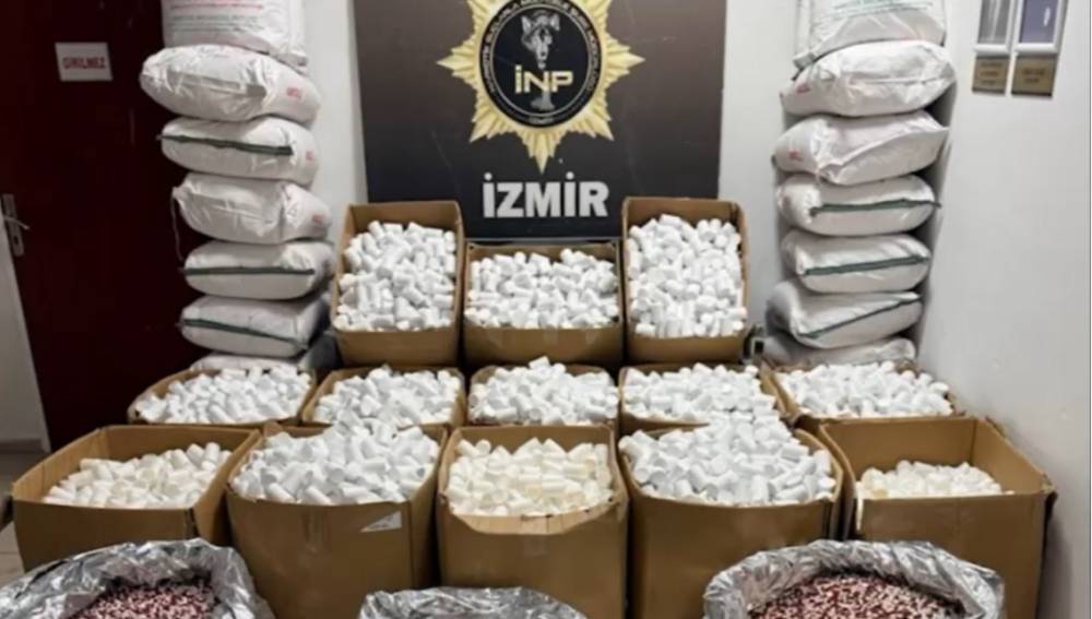 İzmir, Ankara ve İstanbul'da 1 milyon 913 bin uyuşturucu hap ele geçirldi