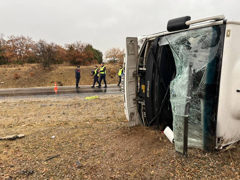 Konya'da okul servisi devrildi! 29 yaralı var