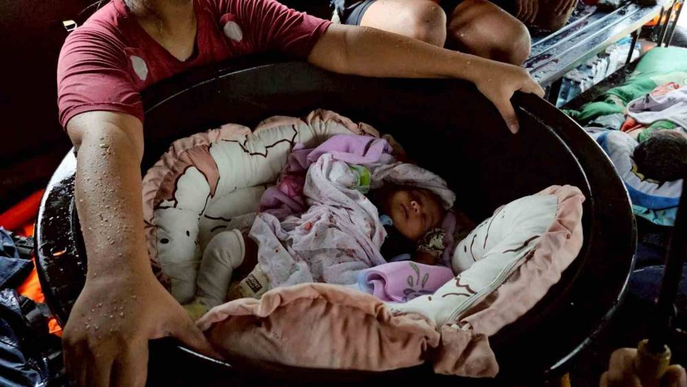 Sel ve toprak kayması: 18 ölü, 12 yaralı