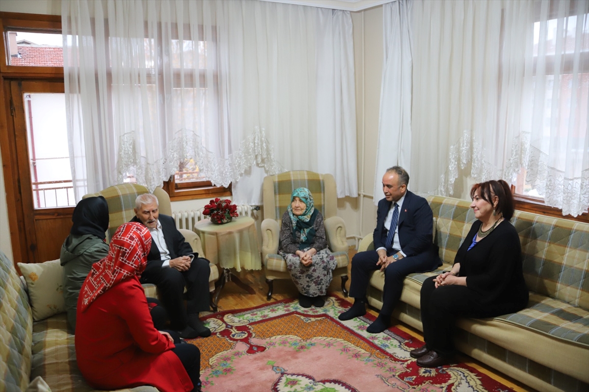 aa-20251124-39796252-39796251-konyada-102-yasindaki-emekli-ogretmen-ve-yurt-mudurune-vefa-ziyareti.jpg