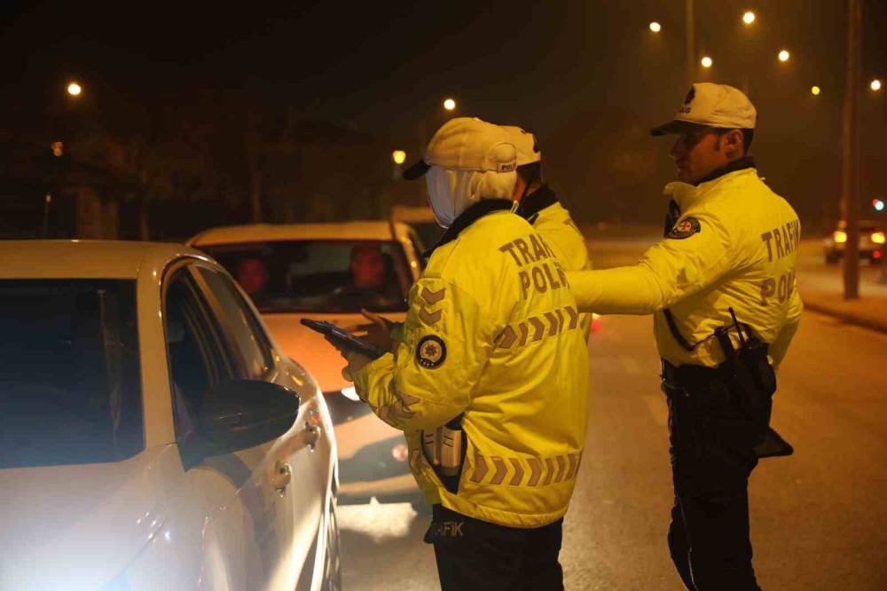 Konya merkezde alkolden ehliyetini kaptıran sürücü: Yalana gerek yok
