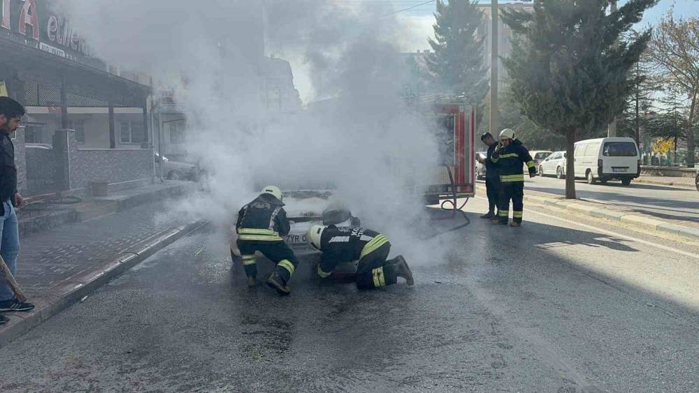 Konya'da seyir halindeki otomobilde yangın