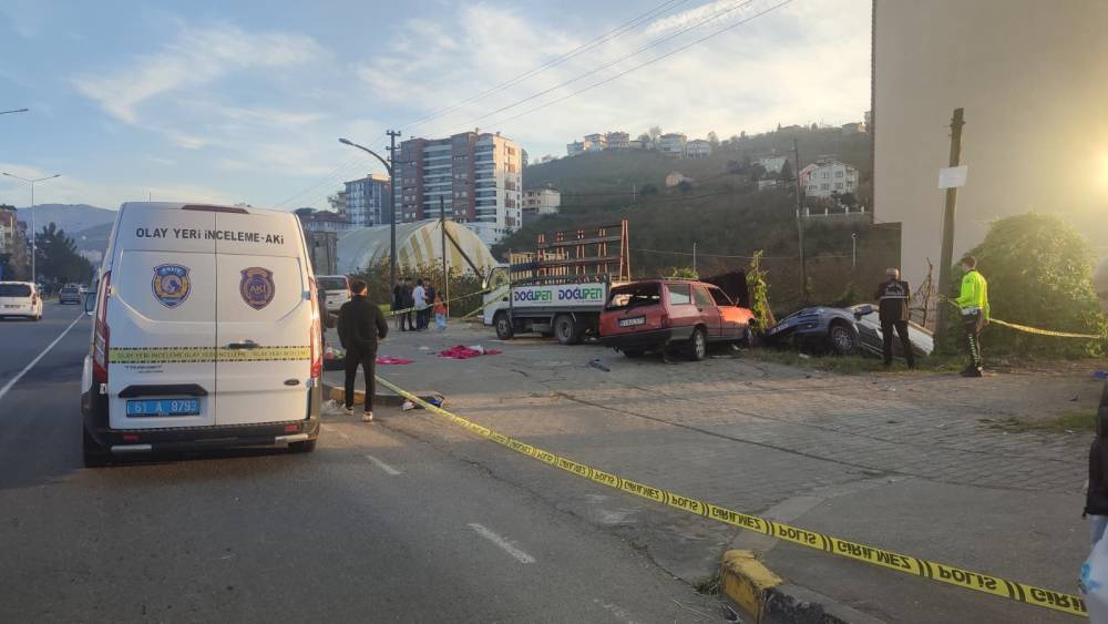 Otomobilin çarptığı babaanne ile 2 torunu ağır yaralandı