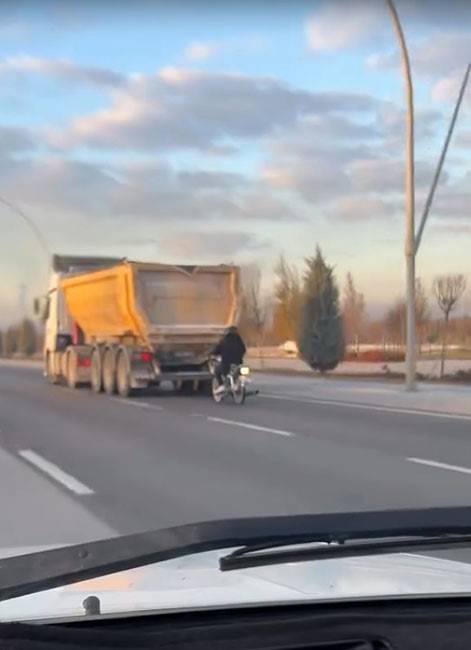 Konya merkezde tehlikeli yolculuk... Yürekleri ağza getirdi