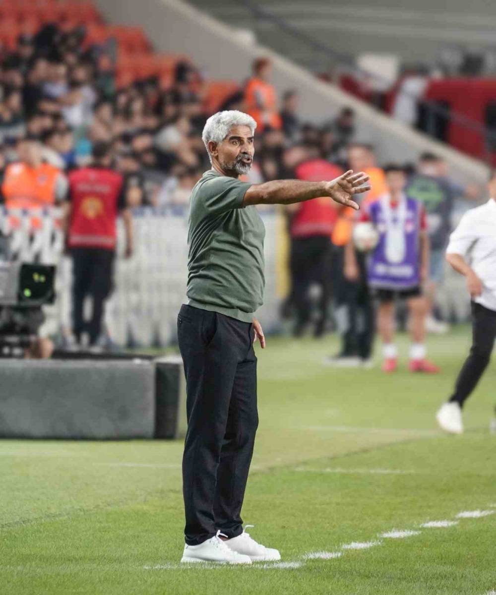 Süper Lig’de 14 haftada 12 teknik direktör değişikliği