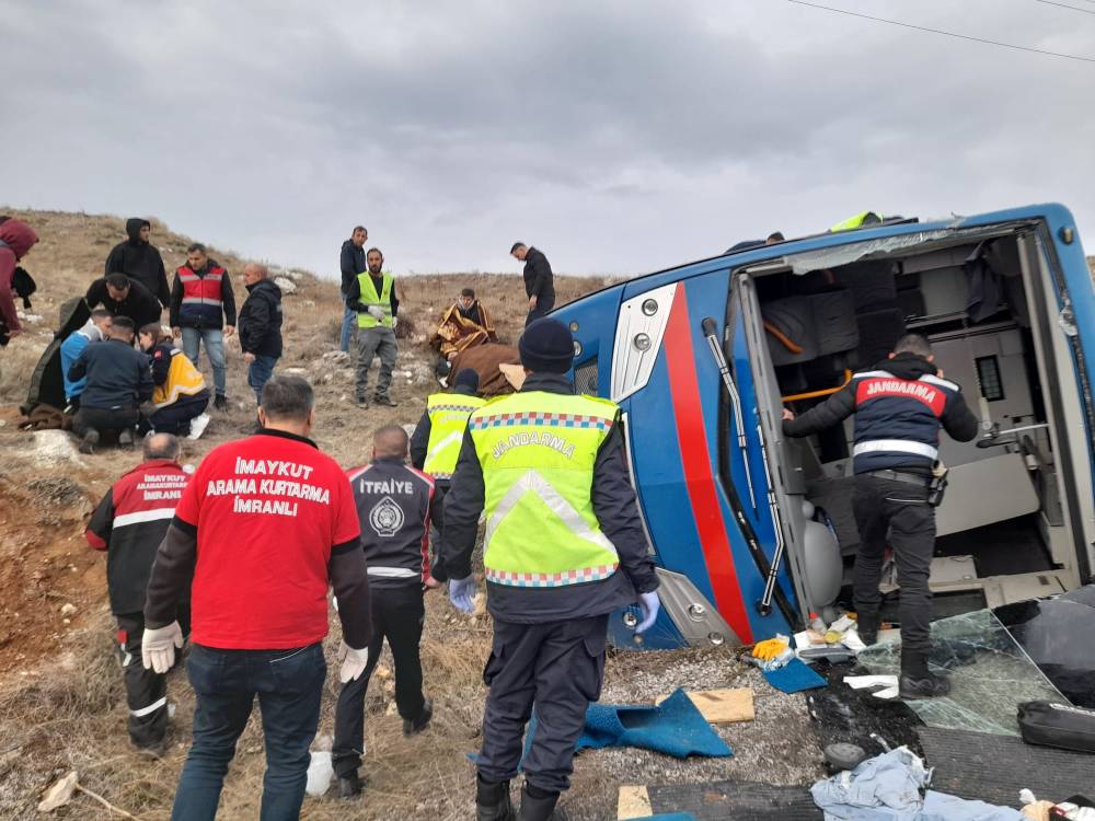 Cezaevi nakil aracı devrildi; 9 yaralı