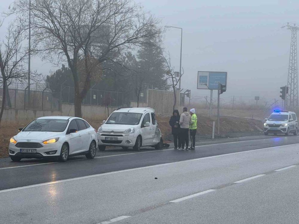 Konya'da sis kazaya neden oldu, yaralılar var